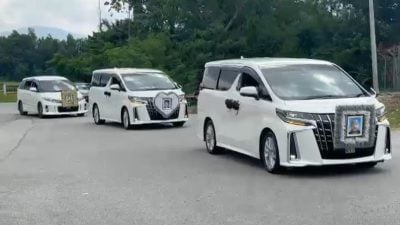 芙蓉一家三口陈尸家中案 | 3死者被送入火化 教友送最后一程