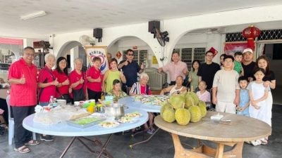 吕栢樑善之家请客 美嘉威老人吃猫山王