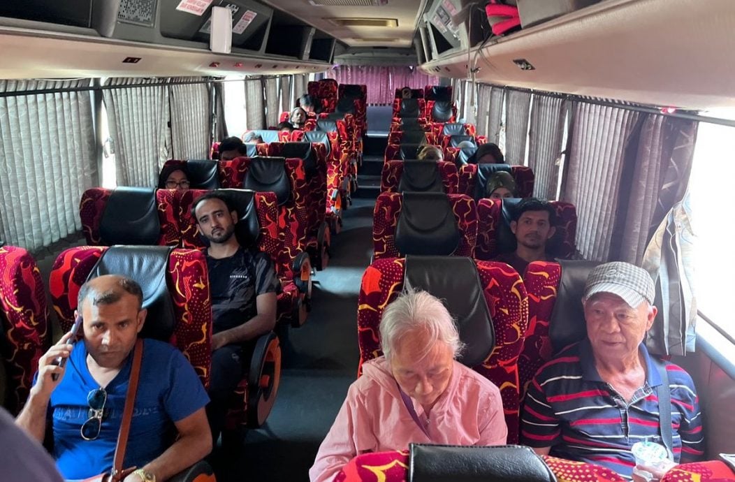 （全国版）巴士乘客需强制系安全带 陆交局总监：仍出现2至3人未系好安全带