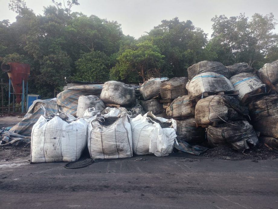 （全国版）执法单位联手出击 捣破非法电子废料加工厂