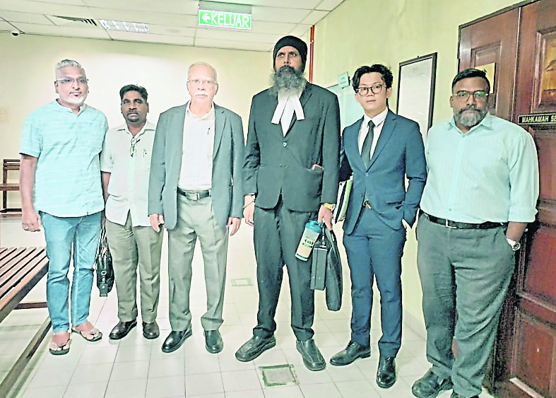 (全国版)拉玛沙米被控17项刑事失信案过堂,获暂时取回国际护照。