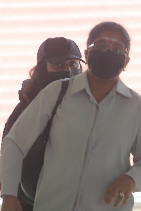 (全国版)认弑婴罪确认女儿尸体照,女被告情绪失控泪洒法庭