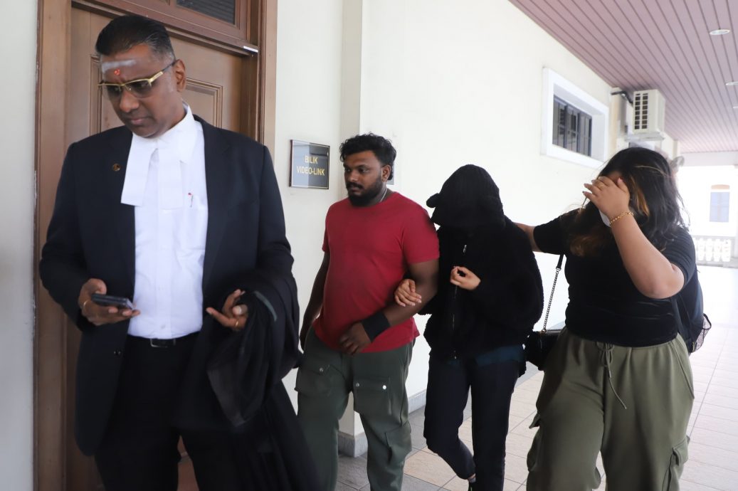 (全国版)认弑婴罪确认女儿尸体照,女被告情绪失控泪洒法庭