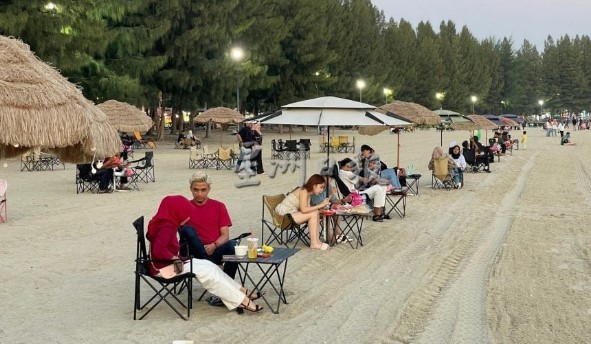 (古城封副文)吉里望海滩变得如同浮罗交怡