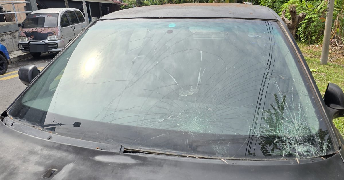 （古城封面主文）数废置汽车霸占花园路，给驾驶人士带来不便