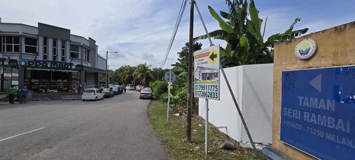 （古城封面主文）数废置汽车霸占花园路，给驾驶人士带来不便