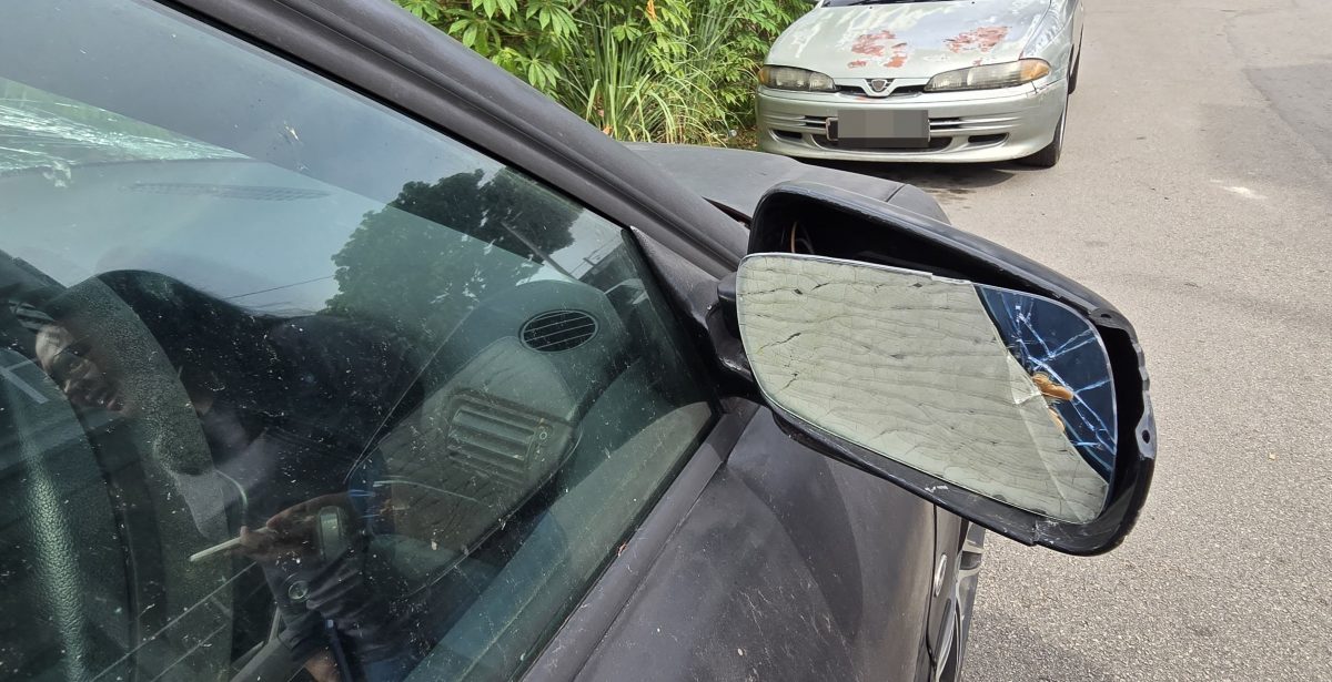 （古城封面主文）数废置汽车霸占花园路，给驾驶人士带来不便