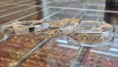 时代变迁习俗渐被遗忘 闰月赠饰品 乏人问“金”