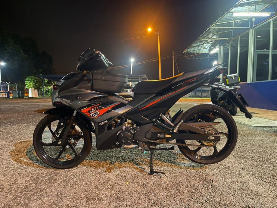 （古城版）18岁巫青假冒警员 女子机智不上当