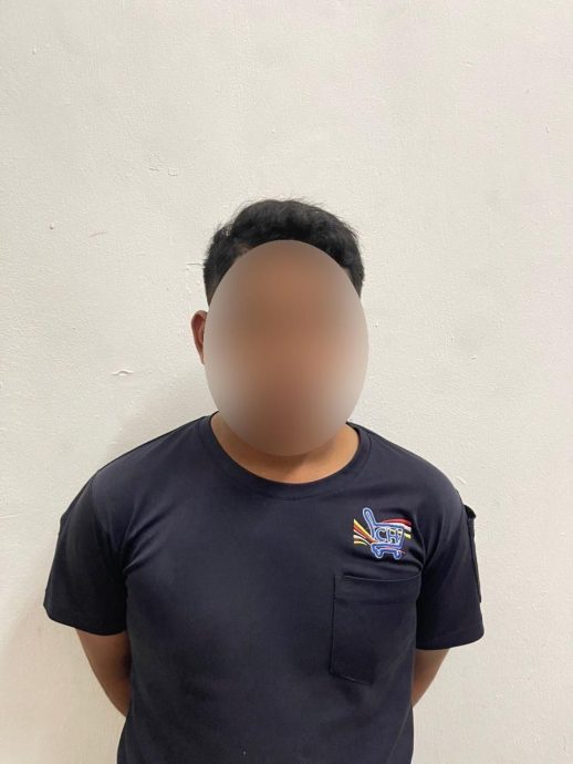 （古城版）18岁巫青假冒警员 女子机智不上当