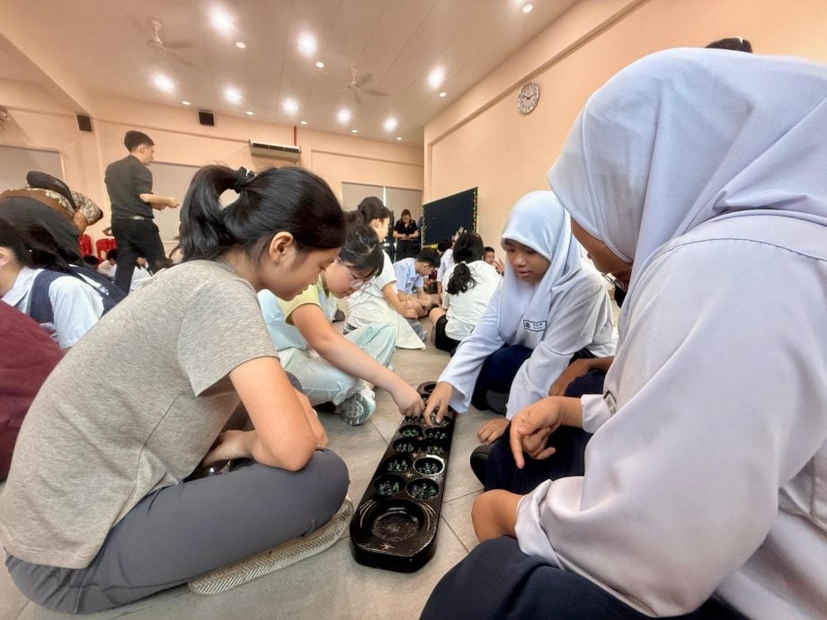 宁波市宁海海亮学校师生访育华学校