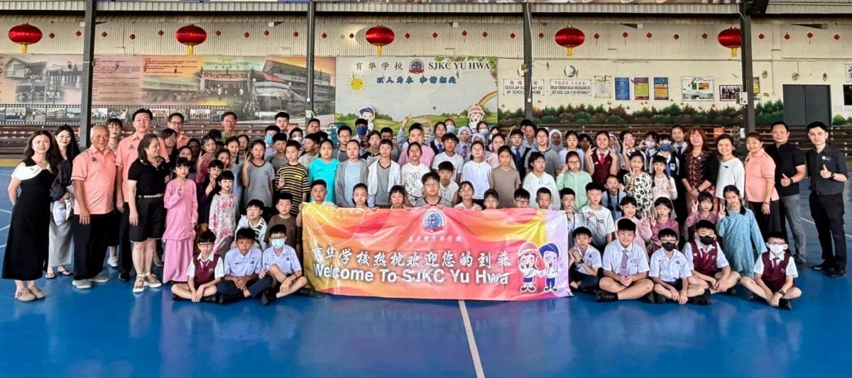 宁波市宁海海亮学校师生访育华学校