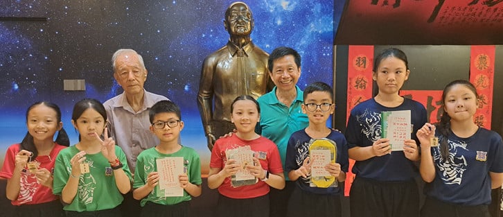 （古城版）爱极乐华小高年级学生参观沈慕羽书法文物馆