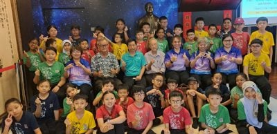 参观沈慕羽书法文物馆   爱极乐华小学生增知识