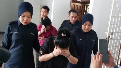 控虐待残疾女儿 生母 继父保外候审