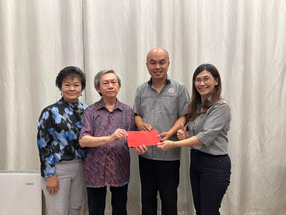 （古城版）陈厚杉设宴款待甲校友联新届理事