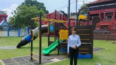 螺丝松脱 楼梯踏板不翼而飞   游乐设施损坏 藏危机