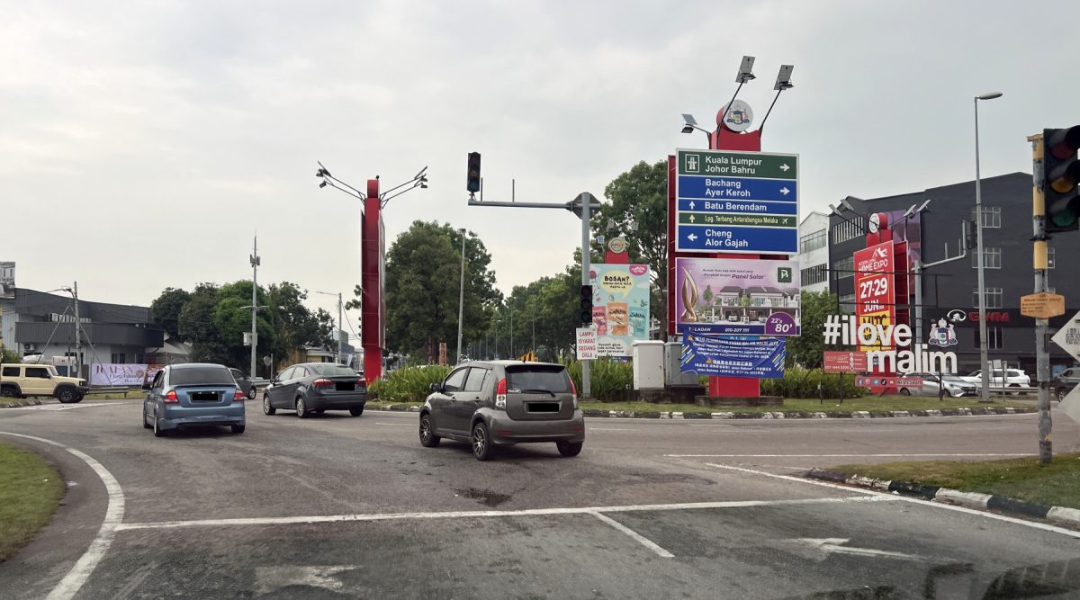 （古城第三版主文）顾客不再因堵车却步·玛琳商家挺取消红绿灯