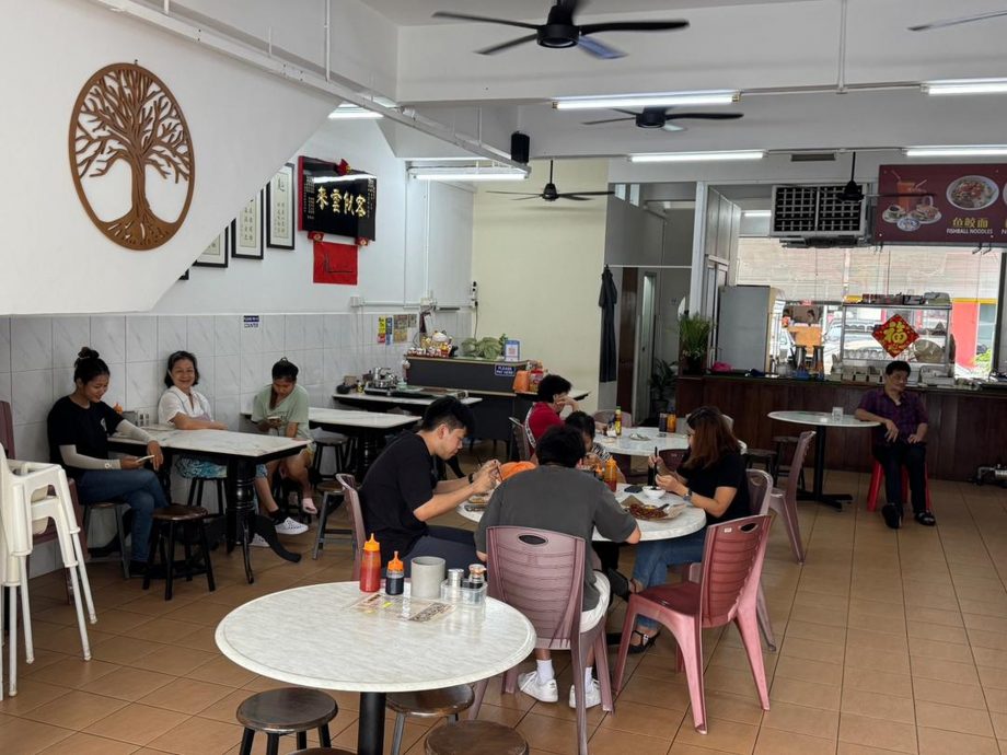 （古城第三版主文）顾客不再因堵车却步·玛琳商家挺取消红绿灯