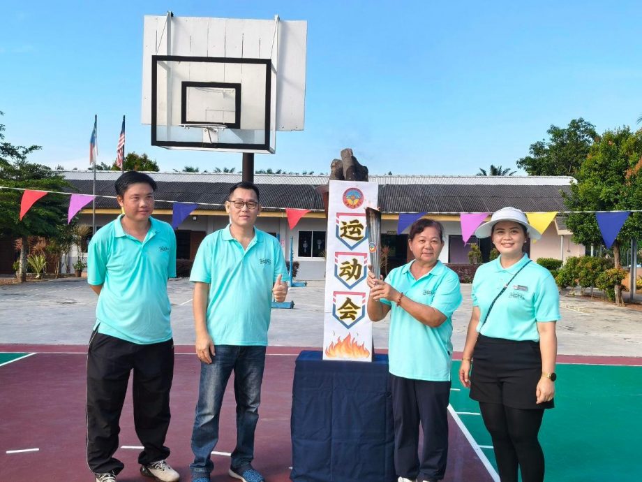 (古城第六版主文)“火炬传承仪式”为冯鹿巴登华小华小运动会掀开序幕