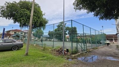 焦点社区：甘榜拉班葛南格花园第二期 | 设施损坏 篱笆被剪破 厕所涂鸦   足球场荒废数年问题多