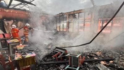 万里茂当阿侬中学火患 4办公室烧毁无伤亡