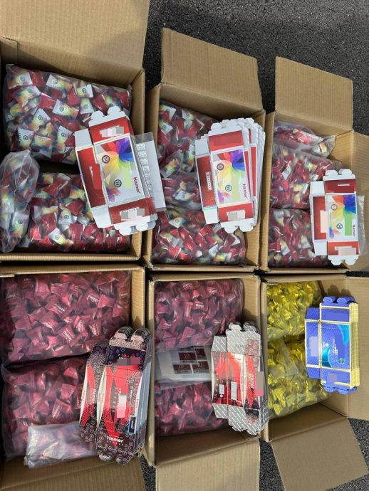 (大北马)2男途经路障神情可疑,PGA临检揭从泰走私未经批准美妆品药品