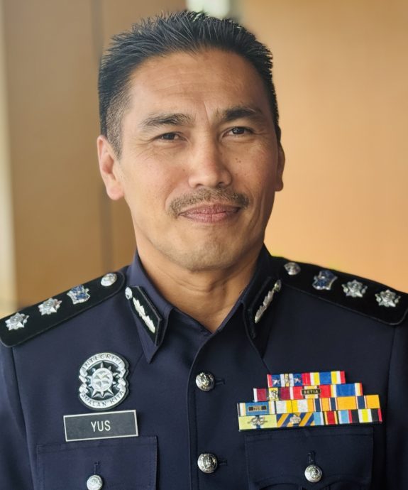 （大北马）3中国男子破门偷窃 居民合力捉人