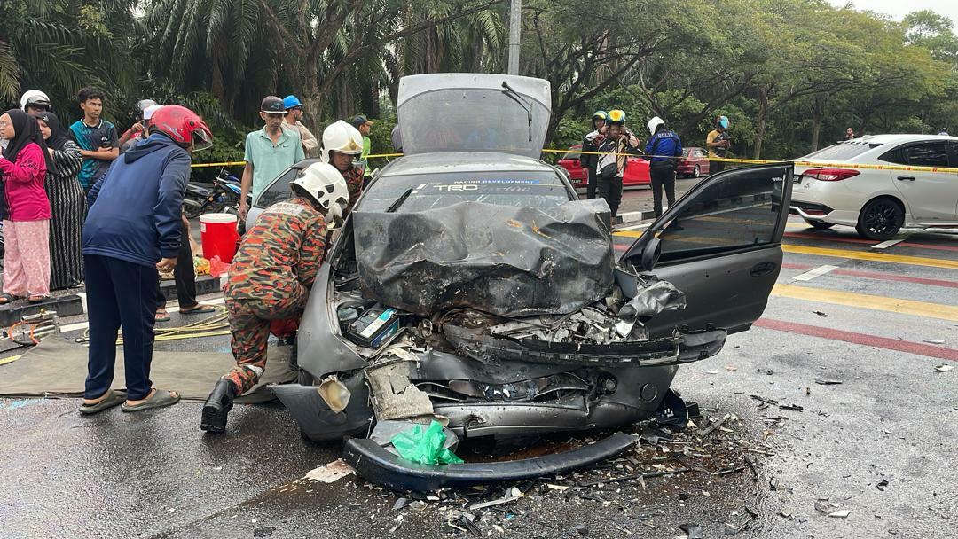 (大北马)两辆汽车意外 女司机当场身亡