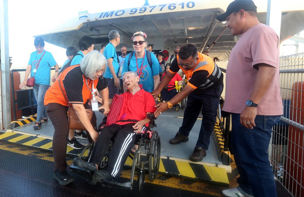 （大北马）主文/槟济世之家28残障人，搭槟渡轮难掩兴奋