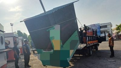 部分商贩擅自增设设施乱放物品   市会充公销售亭器材