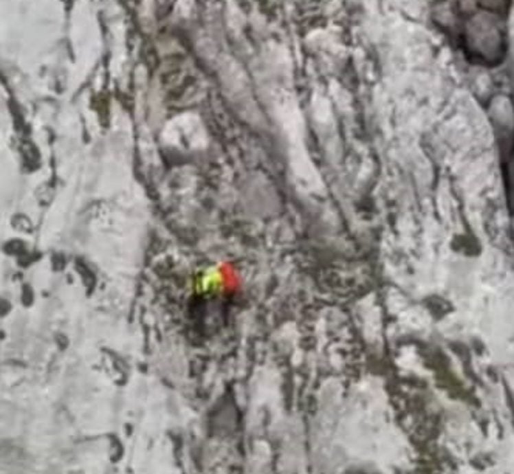 （大北马）在意大利名胜区爬山不愼失足跌下百米深崖是许美玲