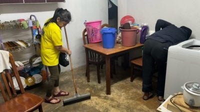 大雨独居老人家积水　林秀琴服务团队施援