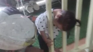 （大北马）女童头部卡在缝隙