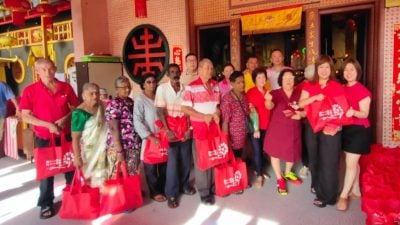 居林广福宫观音诞施济贫老  黄袿祯与热心人士合捐600份物资