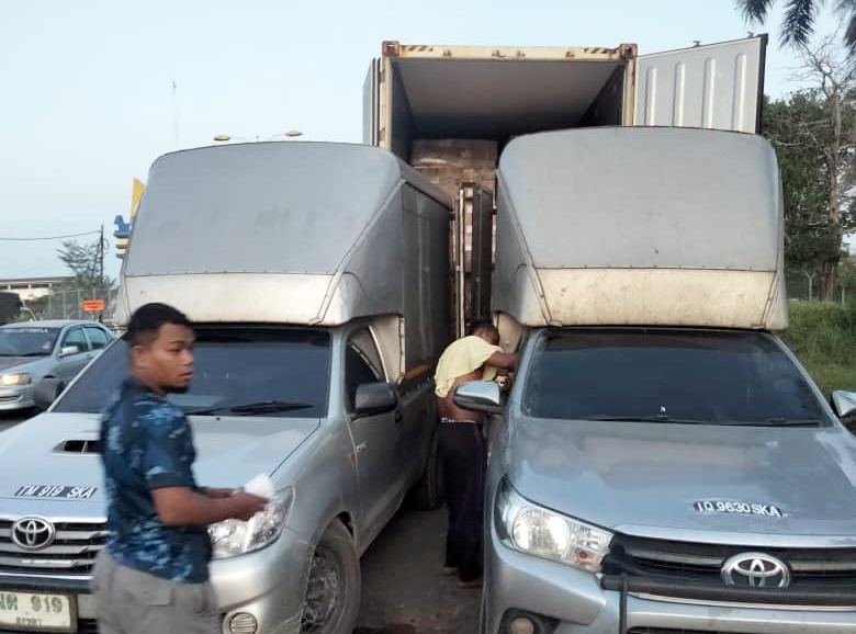 (大北马)巴东勿刹冷冻鸡脚走私活动仍活跃,PGA边境无人区发现搬运转车运送