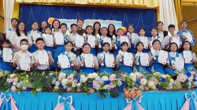 玻中学华语诗歌朗诵赛   德玛中学成大赢家