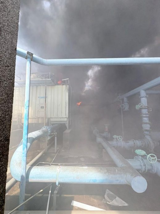 （大北马）拆除中的工厂建筑失火 没人员伤亡