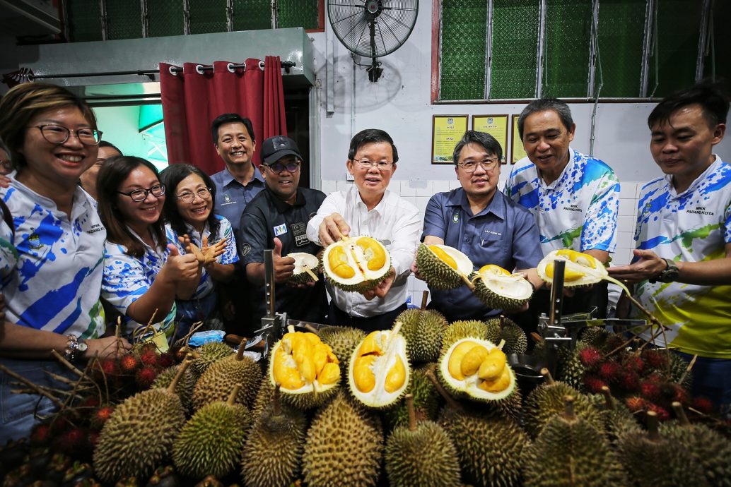 （大北马）曹观友也是榴梿老饕　爱吃“黑刺”及“红虾”