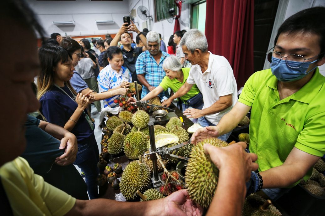 （大北马）曹观友也是榴梿老饕　爱吃“黑刺”及“红虾”