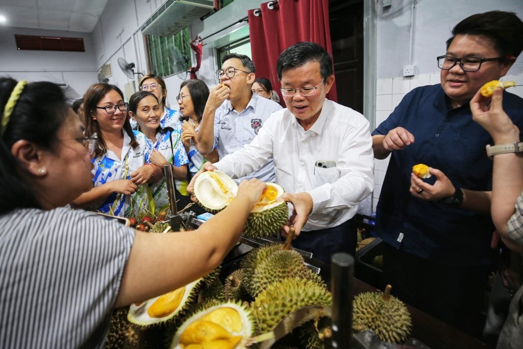 （大北马）曹观友也是榴梿老饕　爱吃“黑刺”及“红虾”