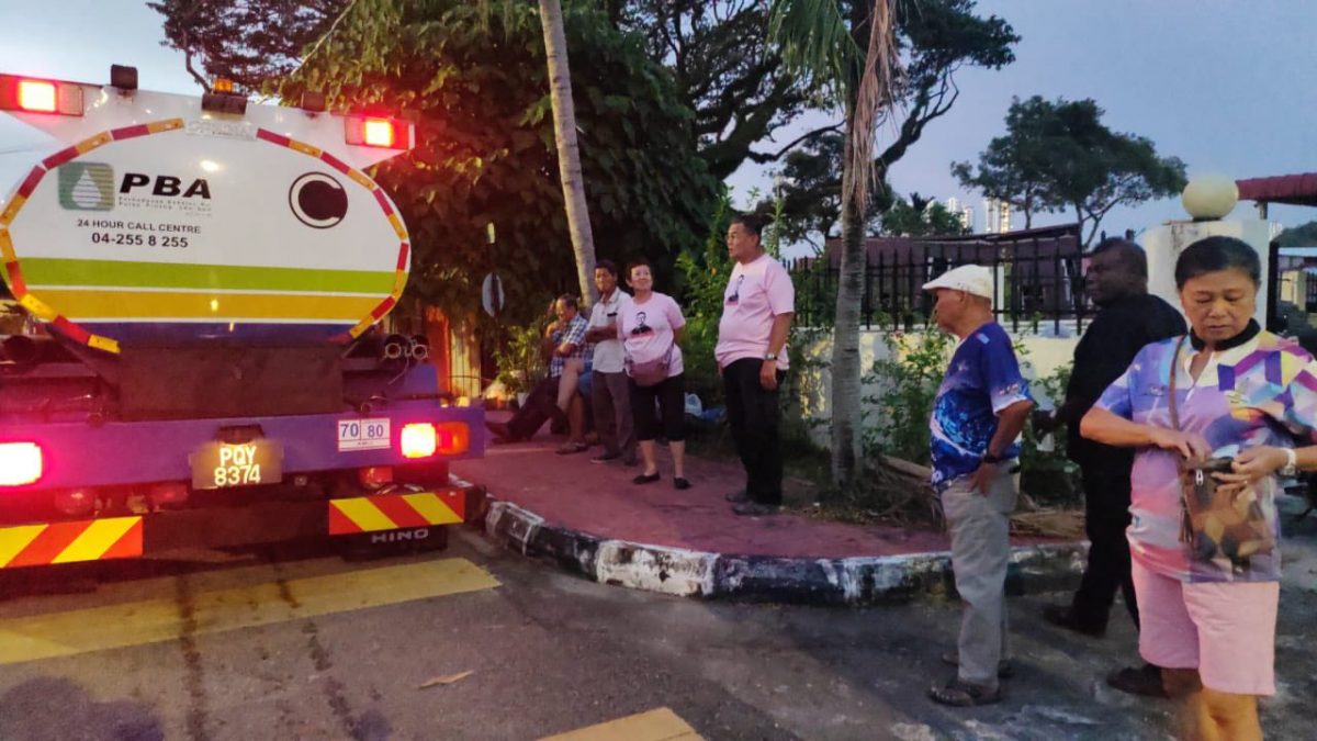  （大北马）水池路修水管突发断水 居民措手不及 排队等水