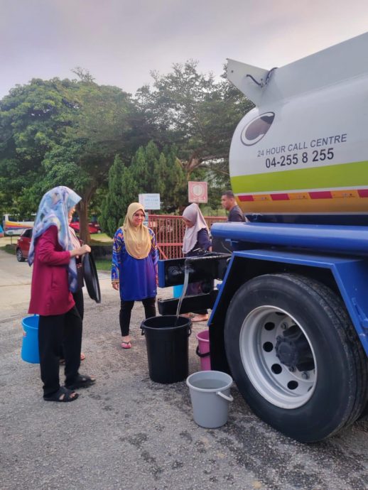  （大北马）水池路修水管突发断水 居民措手不及 排队等水