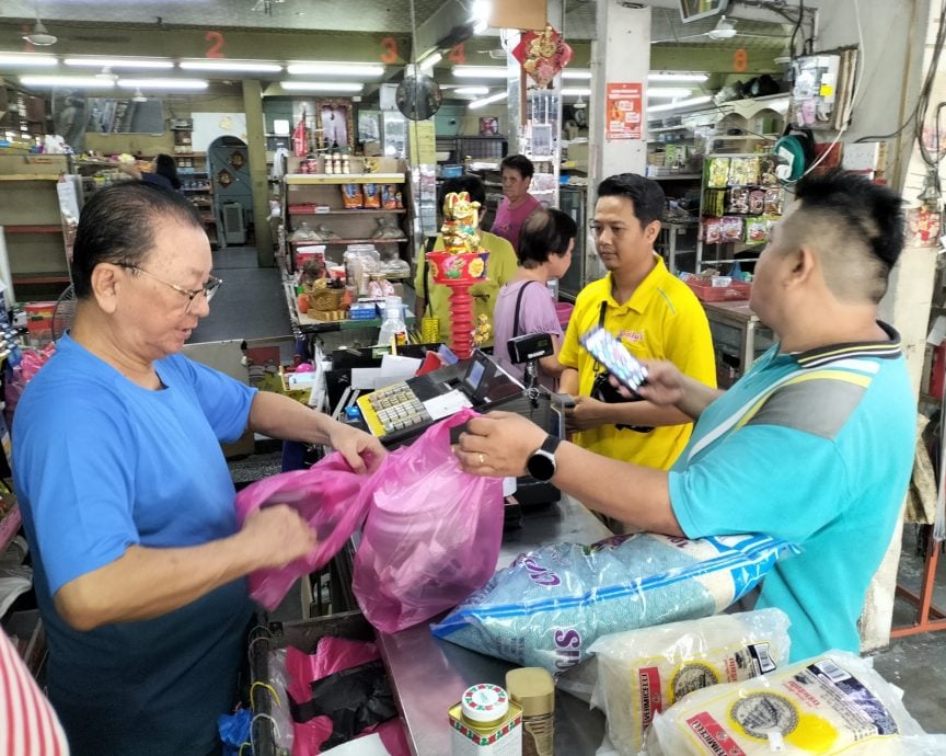 （大北马）瑞发百货市场结业在即 顾客赶来购物道别