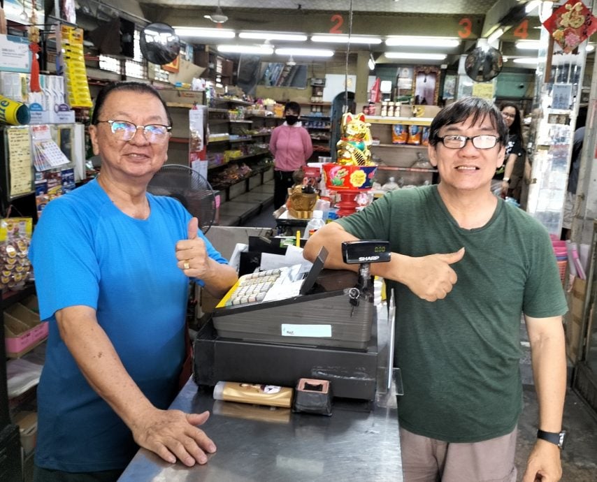 （大北马）瑞发百货市场结业在即 顾客赶来购物道别