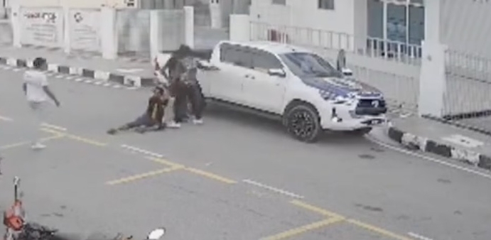 （大北马）男子被殴打和拖上车 槟警方展开调查