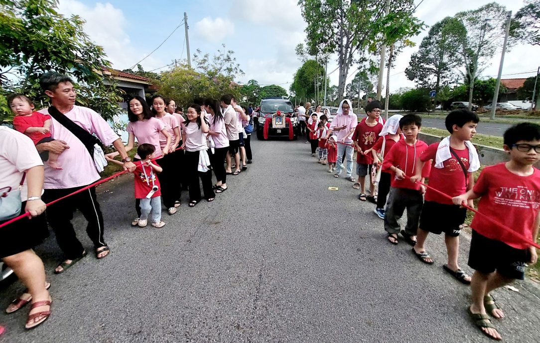 (大北马)百岁老人林赐金逝世举殡 内外孙及曾孙❝拔龙须❞送行