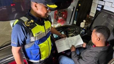 行程中没系安全带   长巴司机被罚300令吉