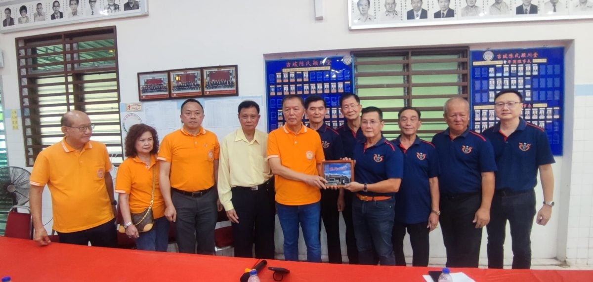 陈氏书院访吉玻颍川堂