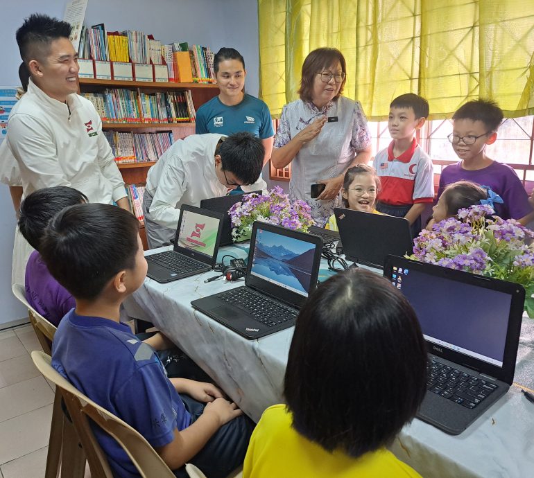 本报“e梦成真笔电助学计划”